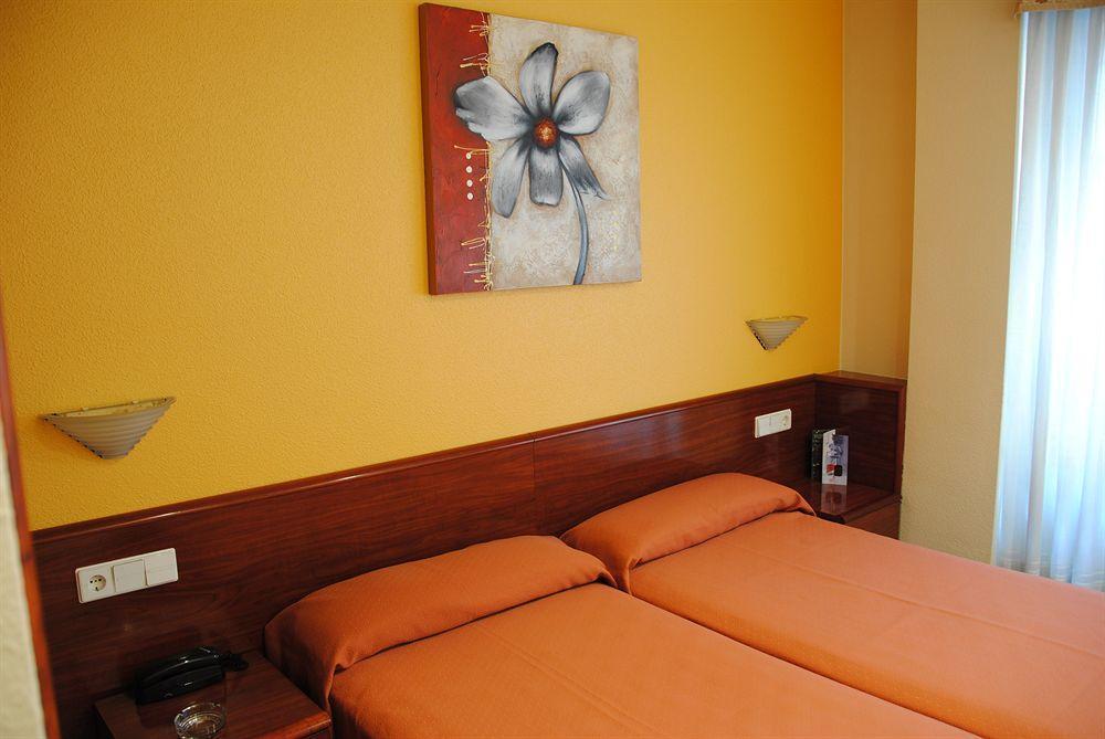 Hotel Playa Poniente Gijón Buitenkant foto